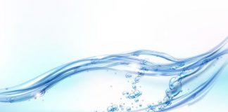 מהן השיטות לשמירה על מים נקיים וצלולים בבריכה ביתית?