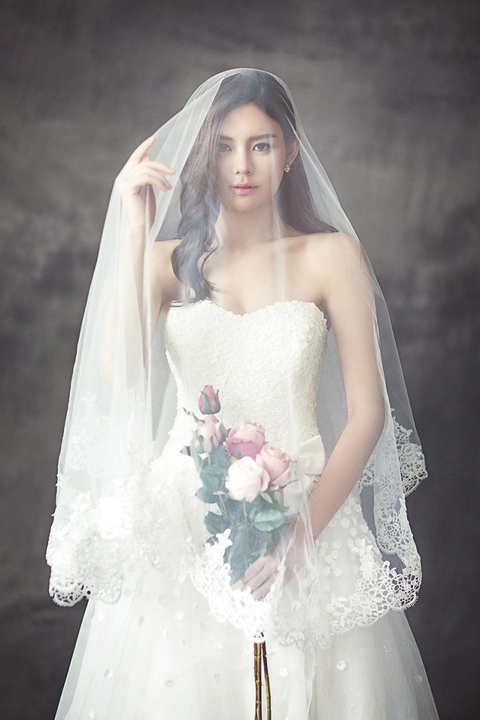wedding-dress-1486260_1280